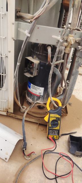 Measuring compressor current with a clamp meter
